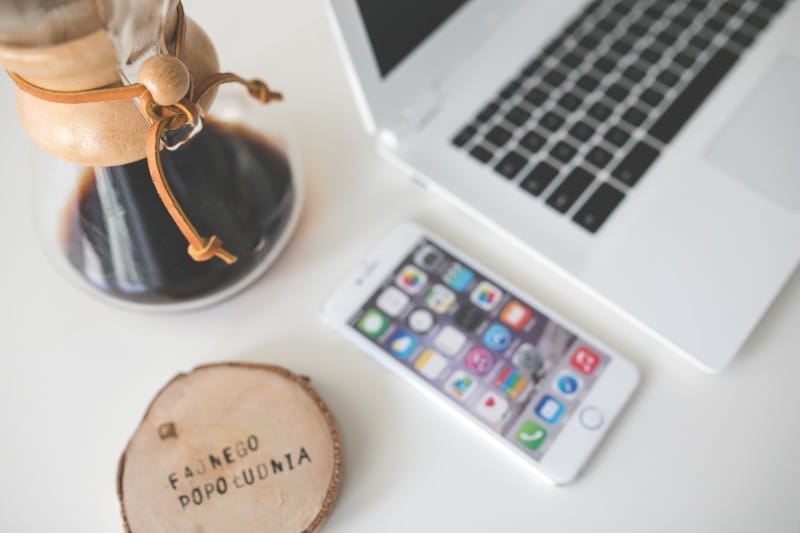 coffee-apple-iphone-desk